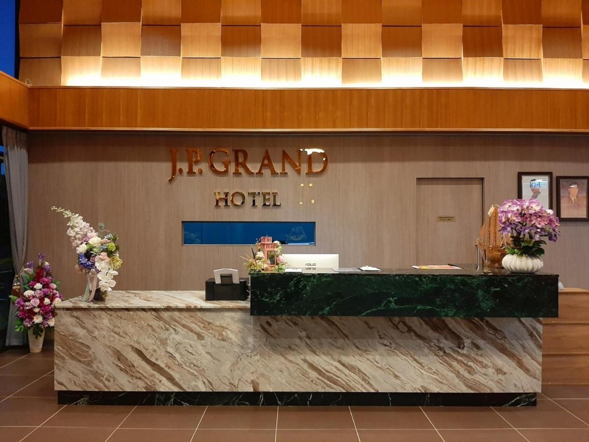 J.P.Grand Hotel Trat Exterior photo